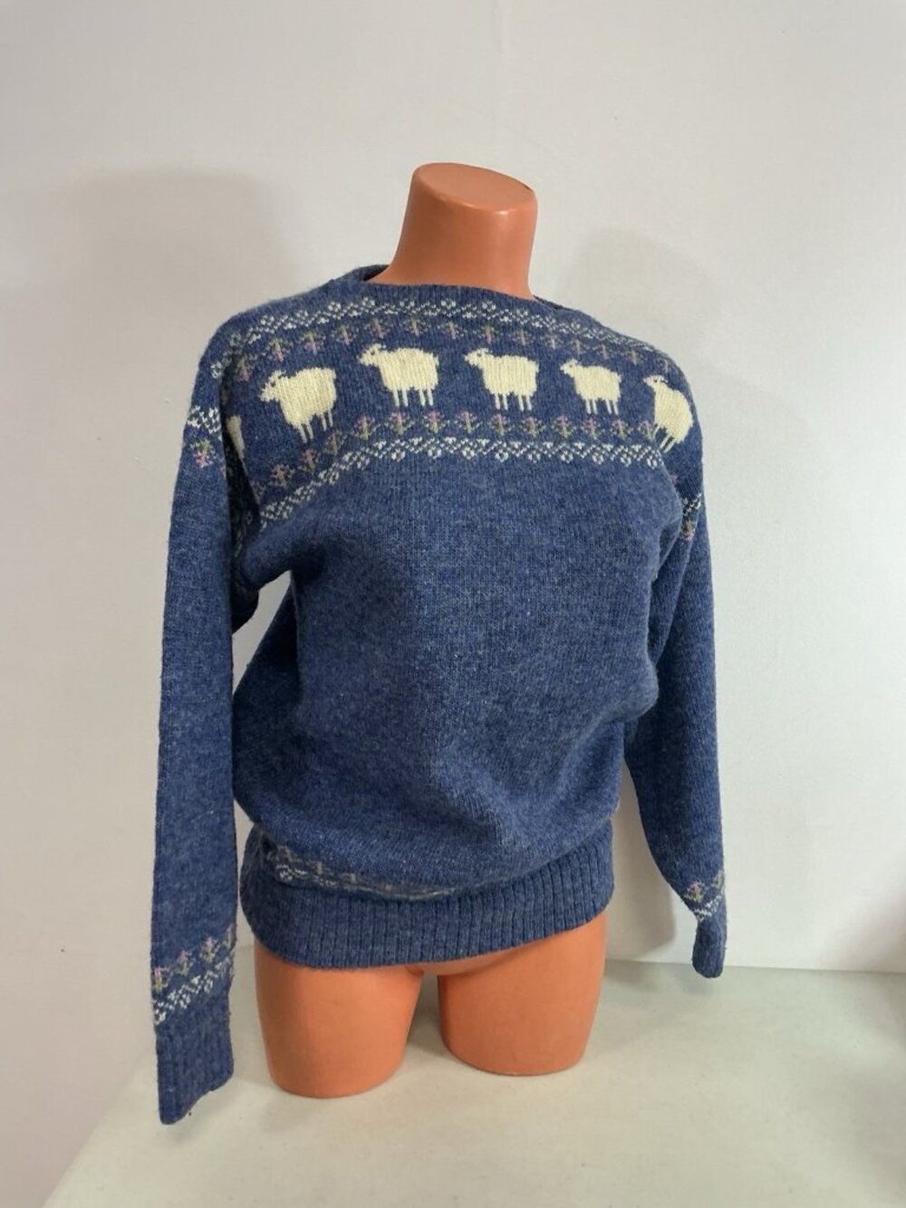 Vintage 80's Wool Sweater Black Sheep Made USA Womens Medium - Picture 3 of 6
